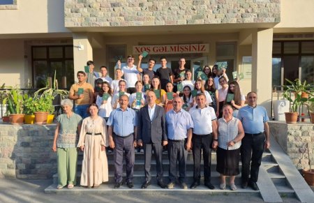 Məzunlara attestatların təqdim edilməsinə başlanılıb