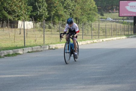İki yaş qrupunda (12 – 15 yaş və 15 yaşdan yuxarı ) Veloyarış keçirildi