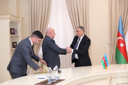 Səfərbərlik və Hərbi Xidmətə Çağırış üzrə Dövlət Xidmətinin rəisi Sumqayıtda vətəndaşları qəbul edib