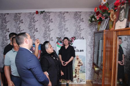 Bu gün İsmayıllı rayonunun Hacıhətəmli kəndindən olan şəhid çavuş Qədim Xəlilovun ad günü məzarı yanında qeyd olunub
