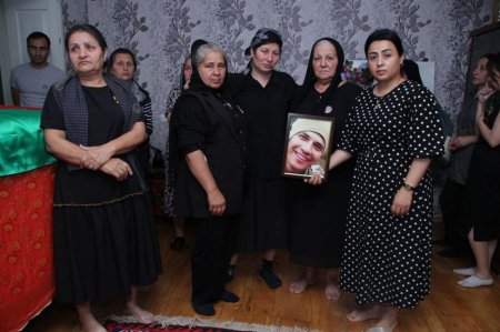 Bu gün İsmayıllı rayonunun Hacıhətəmli kəndindən olan şəhid çavuş Qədim Xəlilovun ad günü məzarı yanında qeyd olunub