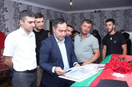 Bu gün İsmayıllı rayonunun Hacıhətəmli kəndindən olan şəhid çavuş Qədim Xəlilovun ad günü məzarı yanında qeyd olunub