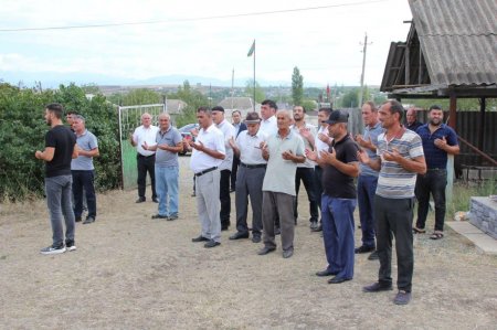 Bu gün İsmayıllı rayonunun Hacıhətəmli kəndindən olan şəhid çavuş Qədim Xəlilovun ad günü məzarı yanında qeyd olunub