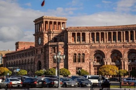 Anti-Rusiya sanksiyaları: Ermənistan Qərbin məhdudiyyətlərini necə sabotaj edir?