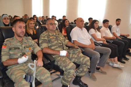 “Heydər Əliyev və Azərbaycan dili” mövzusunda şəhərdə fəaliyyət göstərən gənclərin iştirakı ilə tədbir təşkil edilmişdir