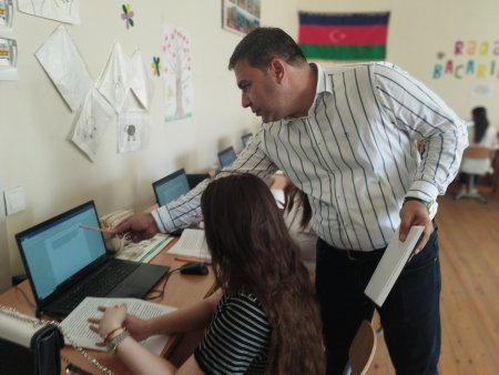 Kompüter operatoru vəzifəsinə işə qəbulla bağlı müsahibə keçirilib
