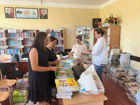Dərsliklərin şagirdlərə verilməsi prosesi davam edir
