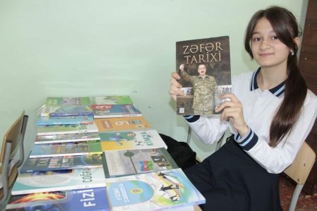 Dərsliklərin şagirdlərə verilməsi prosesi davam edir