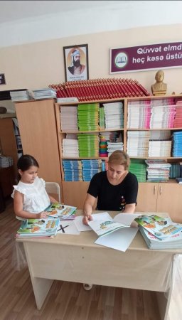 Dərsliklərin şagirdlərə verilməsi prosesi davam edir