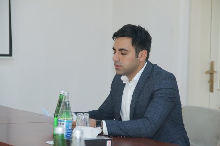 Elm, təhsil və insan resursları şöbəsinin müdiri İlham Süleymanov Goranboyda vətəndaşları qəbul edib