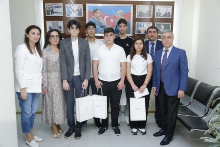 Ali məktəbə daxil olan və I sınfə gedən şəhid övladları mükafatlandırılıb