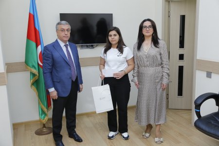 Ali məktəbə daxil olan və I sınfə gedən şəhid övladları mükafatlandırılıb