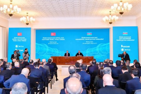 İlham Əliyev: “Qars-Naxçıvan dəmir yolunun inşasına dair niyyət protokolunun imzalanması tarixi hadisədir”