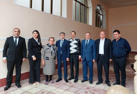 Qazax-Tovuz Regional Təhsil İdarəsinin müdiri Arslan Hacıyev, idarə əməkdaşları və Şəmkir rayon ziyalılarından bir neçə nəfər qocaman müəllimlər Vahid və Kifayət Hacıyevləri ziyarət ediblər