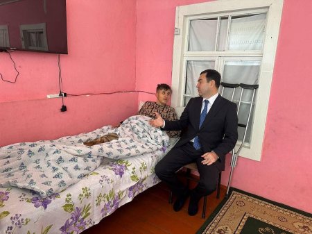 İsmayıllı Rayon İcra Hakimiyyətinin başçısı Nahid Bağırov antiterror əməliyyatı zamanı yaralanmış qəhrəman vətən oğullarını evlərində ziyarət edib