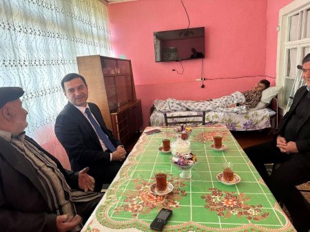 İsmayıllı Rayon İcra Hakimiyyətinin başçısı Nahid Bağırov antiterror əməliyyatı zamanı yaralanmış qəhrəman vətən oğullarını evlərində ziyarət edib
