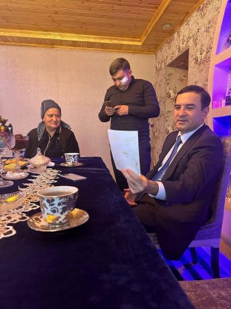 İsmayıllı Rayon İcra Hakimiyyətinin başçısı Nahid Bağırov antiterror əməliyyatı zamanı yaralanmış qəhrəman vətən oğullarını evlərində ziyarət edib