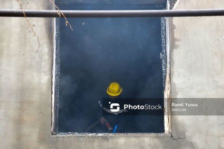 Bakıda çoxmərtəbəli binada yanğın baş verib