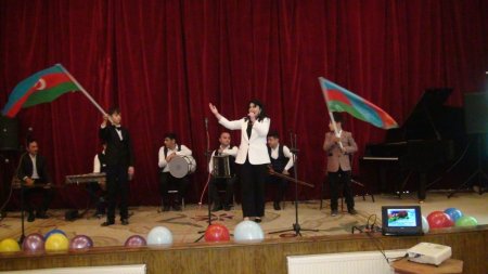 Qazax şəhər 2 nömrəli Uşaq Musiqi Məktəbi 9 noyabr Bayraq günü ilə əlaqədar "Bayraq bir daha enməz" adlı konsert proqramı təqdim edib