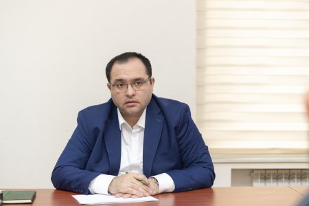 Nazir Məcnun Məmmədov Salyanda vətəndaşları qəbul edib, fermerlərlə görüşüb