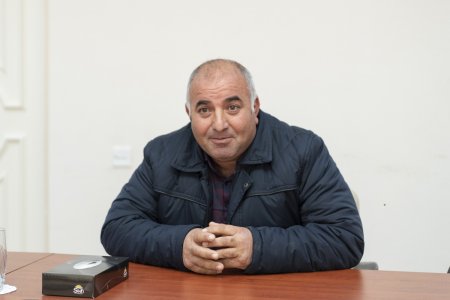 Nazir Məcnun Məmmədov Salyanda vətəndaşları qəbul edib, fermerlərlə görüşüb