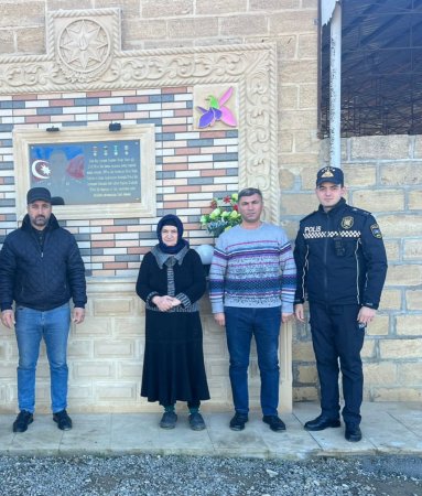 Hacıqabul Rayon Polis Şöbəsinin əməkdaşları qarşıdan gələn Dünya Azərbaycanlılarının Həmrəyliyi Günü və Yeni İl bayramı ərəfəsində Vətən müharibəsi şəhidlərinin ailələrini ziyarət ediblər