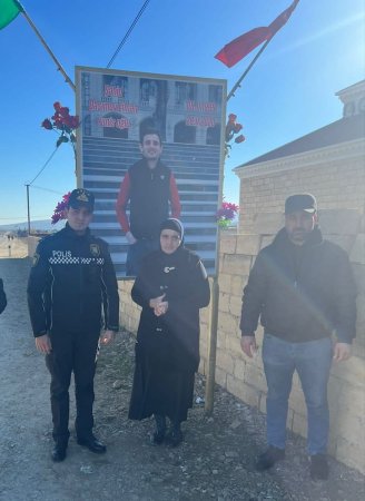 Hacıqabul Rayon Polis Şöbəsinin əməkdaşları qarşıdan gələn Dünya Azərbaycanlılarının Həmrəyliyi Günü və Yeni İl bayramı ərəfəsində Vətən müharibəsi şəhidlərinin ailələrini ziyarət ediblər