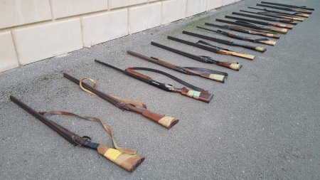 Göyçayda vətəndaşlardan qanunsuz saxladıqları odlu silahlar götürülüb