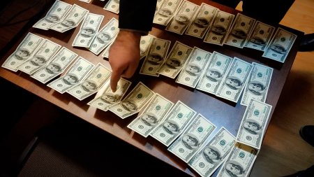 Şirvanda saxta dollar satan dəstə üzvləri saxlanılıb
