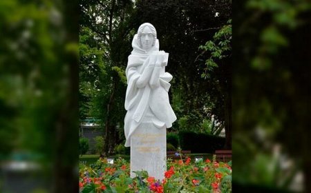 Fransada Natəvanın heykəlinin aşağılanması pislənildi