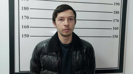 Paytaxt ərazisinə külli miqdarda narkotik vasitə gətirmək istəyən şəxs Biləsuvarda saxlanılıb. Xaricdə yaşayan narkotacir tərəfindən narkokuryerliyə cəlb edilən həmin şəxsdən 7 kiloqram narkotik vasitə və psixotrop maddə aşkarlanıb