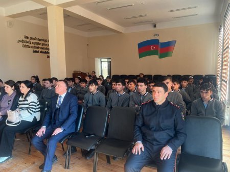 Quba polisi valideyn himayəsindən məhrum olmuş məktəblilərlə görüşüb
