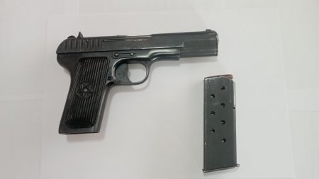 Şirvan Şəhər Polis Şöbəsinin əməkdaşları tərəfindən qanunsuz saxlanılan silah-sursatın aşkarlanaraq götürülməsi və gələcəkdə baş verə biləcək cinayətlərin qarşısının alınması istiqamətində tədbirlər davam etdirilir