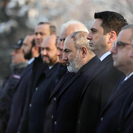Ermənistanda siyasi qarşıdurma: Simonyan getməlidir, Paşinyan isə...