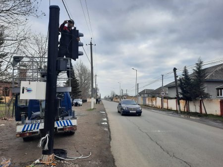 Baş DYP İdarəsi tərəfindən qəza riski olan yol sahələrində yeni işıqforlar quraşdırıldı