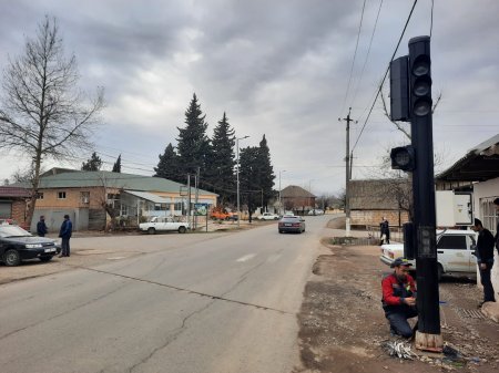 Baş DYP İdarəsi tərəfindən qəza riski olan yol sahələrində yeni işıqforlar quraşdırıldı