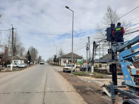 Baş DYP İdarəsi tərəfindən qəza riski olan yol sahələrində yeni işıqforlar quraşdırıldı