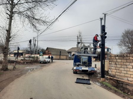 Baş DYP İdarəsi tərəfindən qəza riski olan yol sahələrində yeni işıqforlar quraşdırıldı