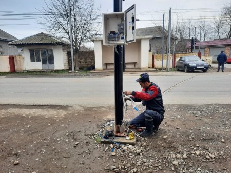 Baş DYP İdarəsi tərəfindən qəza riski olan yol sahələrində yeni işıqforlar quraşdırıldı