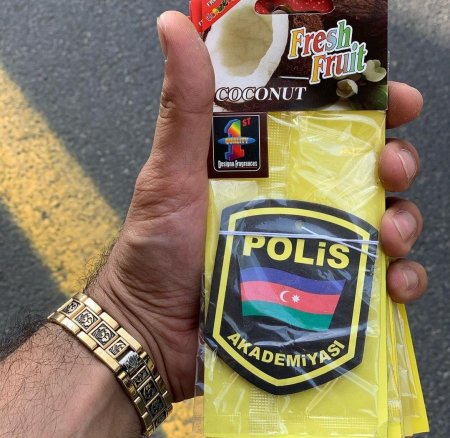 DYP-dən çağırış: Sürücünün avtomobilində üzərində “Polis” yazısı həkk olunmuş aksesuar daşıması onun həmin peşənin sahibi olması anlamına gəlməməlidir