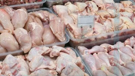 Bakı bazarlarında satılan toyuqlara bu boya vurulur - ŞOK İDDİA
