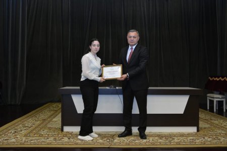 Qazax-Tovuz Regional Mədəniyyət İdarəsinin rəisi Nurəddin Mehdiyev gündəlikdə duran cari məsələlərin müzakirəsi ilə bağlı idarənin əhatə etdiyi rayonlardakı müəssisələrin rəhbərləri ilə seminar-müşavirə keçirib