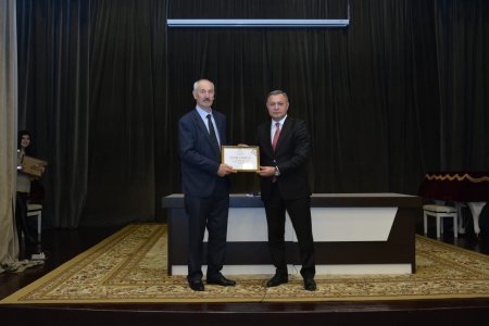 Qazax-Tovuz Regional Mədəniyyət İdarəsinin rəisi Nurəddin Mehdiyev gündəlikdə duran cari məsələlərin müzakirəsi ilə bağlı idarənin əhatə etdiyi rayonlardakı müəssisələrin rəhbərləri ilə seminar-müşavirə keçirib