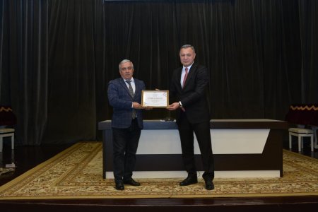 Qazax-Tovuz Regional Mədəniyyət İdarəsinin rəisi Nurəddin Mehdiyev gündəlikdə duran cari məsələlərin müzakirəsi ilə bağlı idarənin əhatə etdiyi rayonlardakı müəssisələrin rəhbərləri ilə seminar-müşavirə keçirib