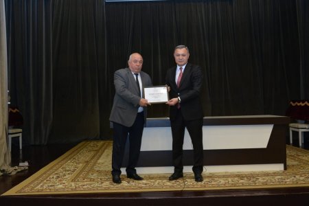 Qazax-Tovuz Regional Mədəniyyət İdarəsinin rəisi Nurəddin Mehdiyev gündəlikdə duran cari məsələlərin müzakirəsi ilə bağlı idarənin əhatə etdiyi rayonlardakı müəssisələrin rəhbərləri ilə seminar-müşavirə keçirib