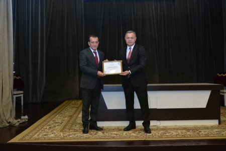 Qazax-Tovuz Regional Mədəniyyət İdarəsinin rəisi Nurəddin Mehdiyev gündəlikdə duran cari məsələlərin müzakirəsi ilə bağlı idarənin əhatə etdiyi rayonlardakı müəssisələrin rəhbərləri ilə seminar-müşavirə keçirib