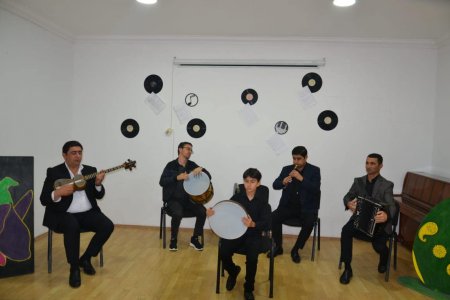 "Xalq və bəstəkar" mahnılarından ibarət mahnı müsabiqəsinin Qobustan rayonu üzrə seçim mərhələsi keçirilib "Xalq və bəstəkar" mahnılarından ibarət mahnı müsabiqəsinin Qobustan rayonu üzrə seçim mərhələsi keçirilib