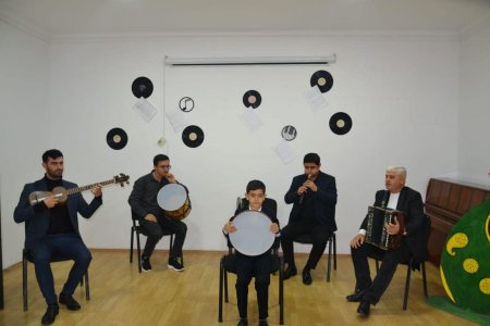 "Xalq və bəstəkar" mahnılarından ibarət mahnı müsabiqəsinin Qobustan rayonu üzrə seçim mərhələsi keçirilib "Xalq və bəstəkar" mahnılarından ibarət mahnı müsabiqəsinin Qobustan rayonu üzrə seçim mərhələsi keçirilib