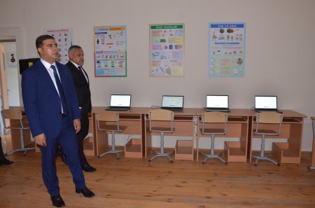 Kürdəmirdə təhsilverənlərin sertifikasiyası prosesinin test imtahanı mərhələsinə cəlb olunmuş bir qrup nəzarətçi ilə görüş