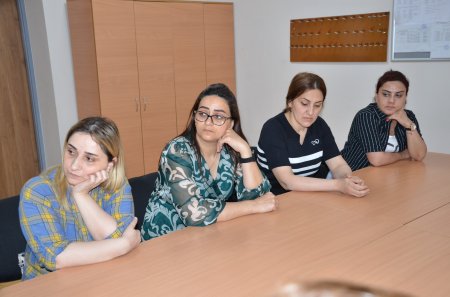 Kürdəmirdə təhsilverənlərin sertifikasiyası prosesinin test imtahanı mərhələsinə cəlb olunmuş bir qrup nəzarətçi ilə görüş